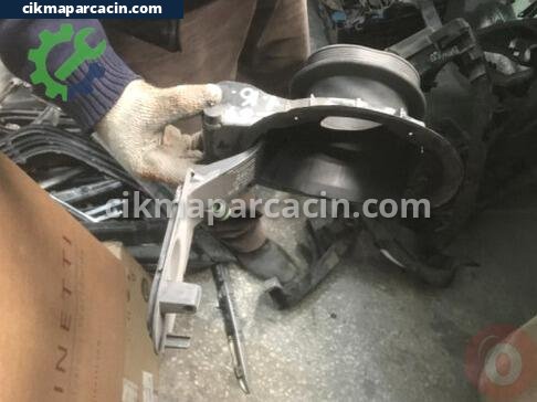 BMW 1 Serisi Depo Kapağı çıkma parça