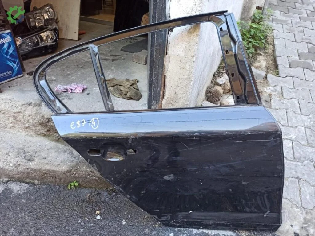 BMW 1 Serisi Sağ Arka Kapı çıkma parça