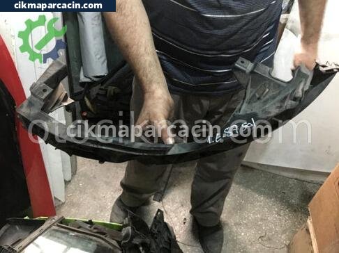 BMW 1 Serisi Far Braketi çıkma parça