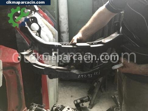 BMW 3 Serisi Far Braketi çıkma parça