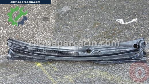 Hyundai Accent Ön Cam Izgarası çıkma parça