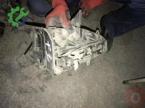 BMW 7 Serisi Far Braketi çıkma parça
