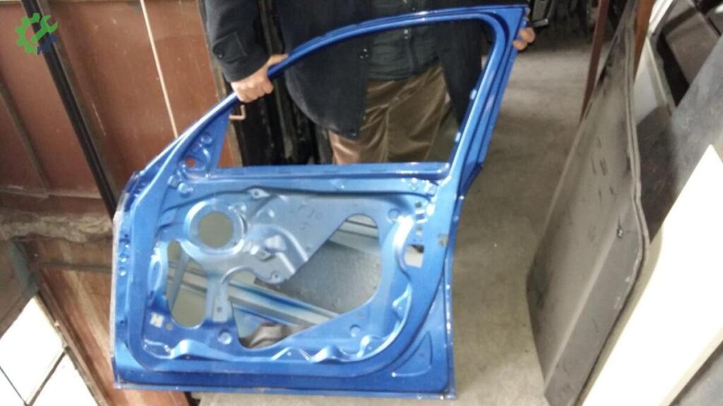 BMW 1 Serisi Sağ Ön Kapı çıkma parça