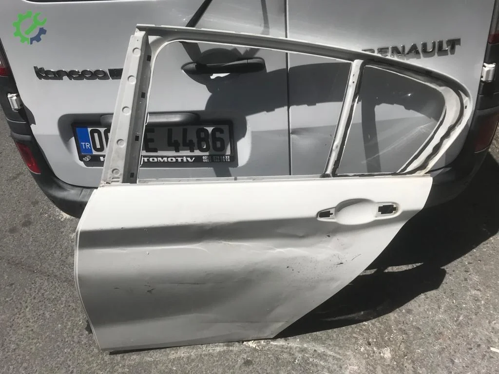 BMW 1 Serisi Sol Arka Kapı çıkma parça