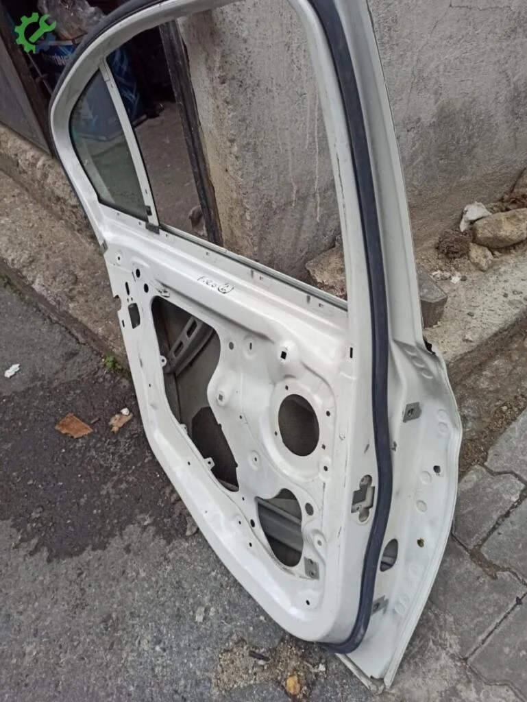 BMW 1 Serisi Sol Arka Kapı çıkma parça