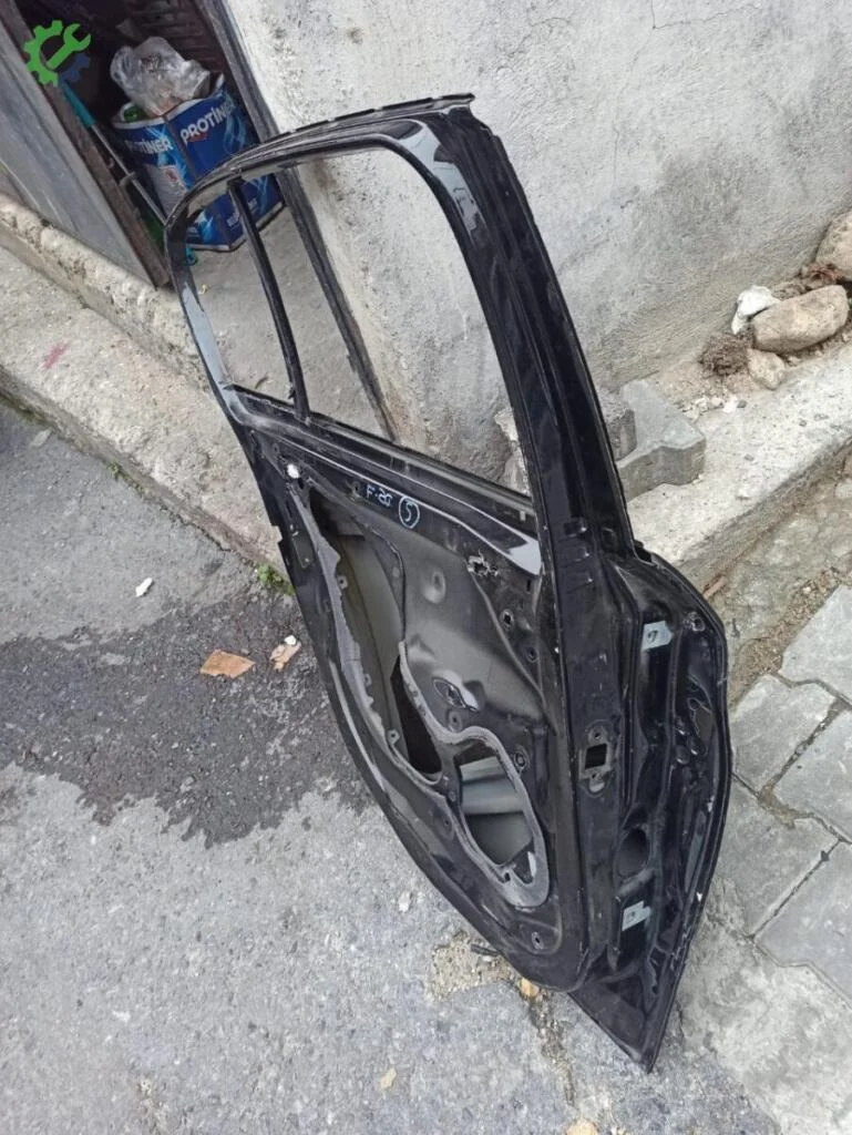 BMW 1 Serisi Sol Arka Kapı çıkma parça