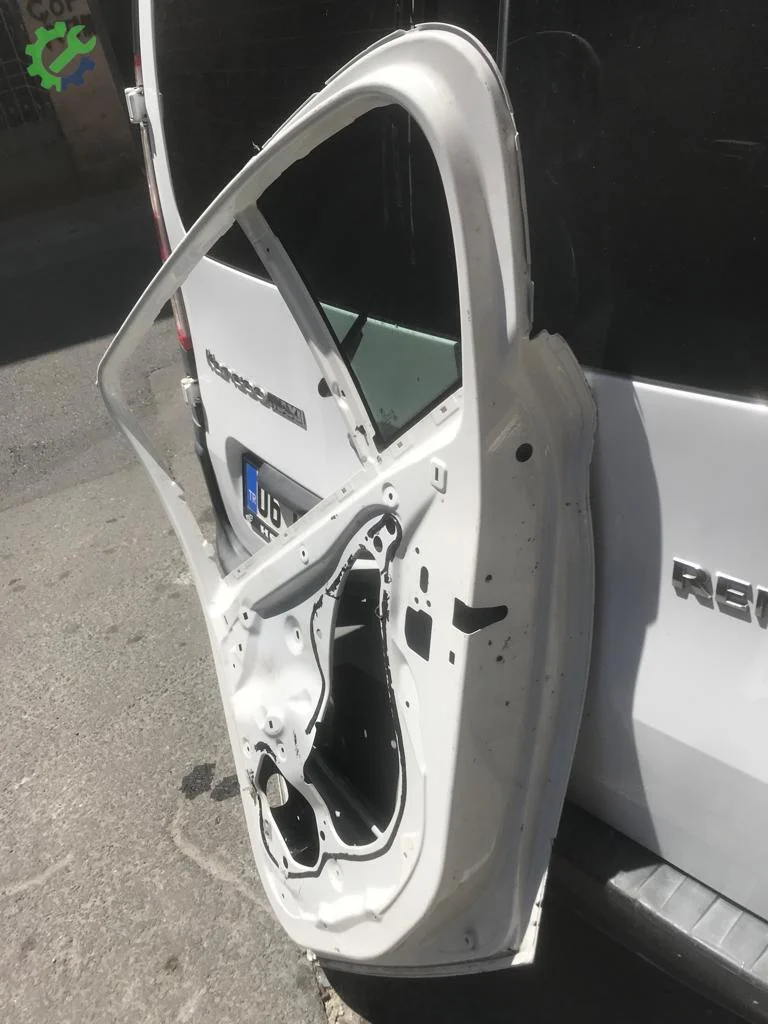 BMW 1 Serisi Sol Arka Kapı çıkma parça