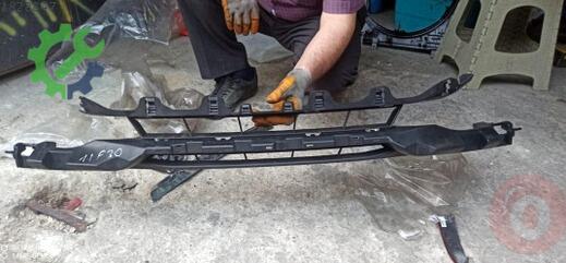 BMW 3 Serisi Tampon Braketi çıkma parça