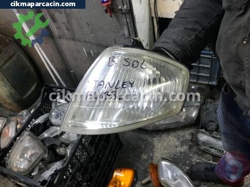 Mazda 323 Sinyal çıkma parça