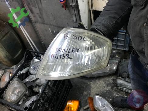 Mazda 323 Sinyal çıkma parça