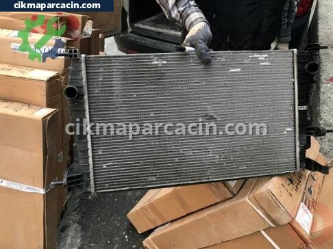 Renault Fluence Su Radyatörü çıkma parça
