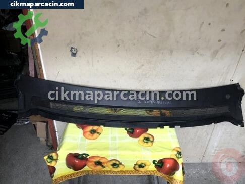 Ford Focus Ön Cam Izgarası çıkma parça