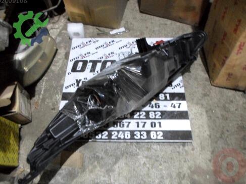 Ford Fiesta Sağ Ön Far çıkma parça