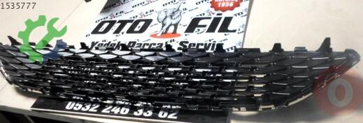 Ford Focus Ön Panjur çıkma parça