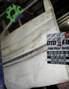 FORD SİERRA 1991 ARKA SAĞ KIRMIZI KAPI
