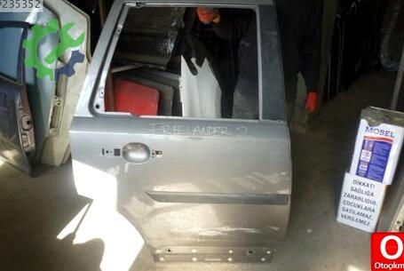 Land Rover Freelander Sağ Arka Kapı FREELANDER2 çıkma parça