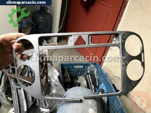 Volkswagen Golf Teyp Çerçevesi çıkma parça