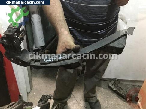 Volkswagen Golf Far Braketi çıkma parça