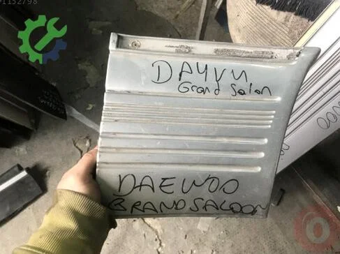 Daewoo Super Saloon Sağ Ön Çamurluk çıkma parça