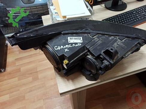 Opel Grandland Sol Ön Far çıkma parça