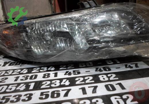 Honda Civic Sağ Ön Far çıkma parça