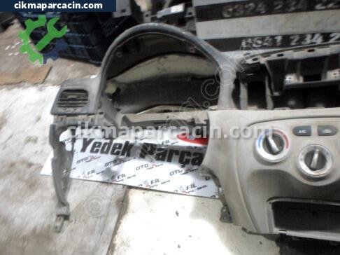 Hyundai Accent Göğüs çıkma parça