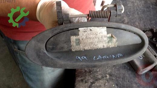 Renault Laguna Sağ Ön Kapı Kolu çıkma parça
