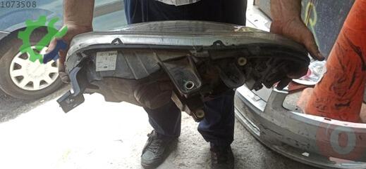 Fiat Linea Sağ Ön Far çıkma parça