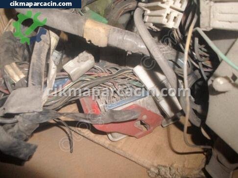 Mazda 323 Motor Tesisatı çıkma parça