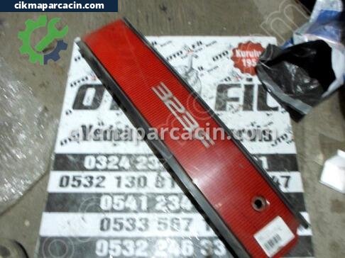Mazda 323 Tampon Reflektörü çıkma parça