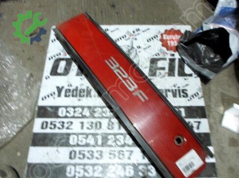 Mazda 323 Tampon Reflektörü çıkma parça