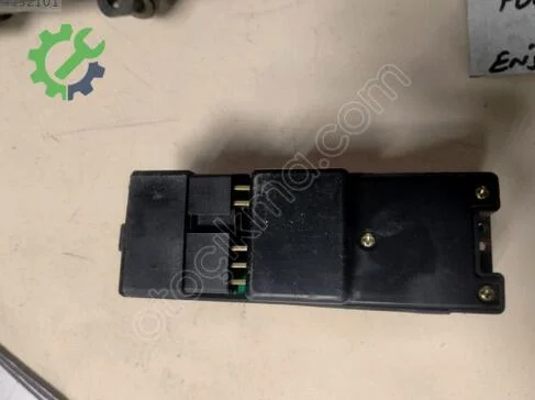 Mazda 121 Cam Düğmesi çıkma parça