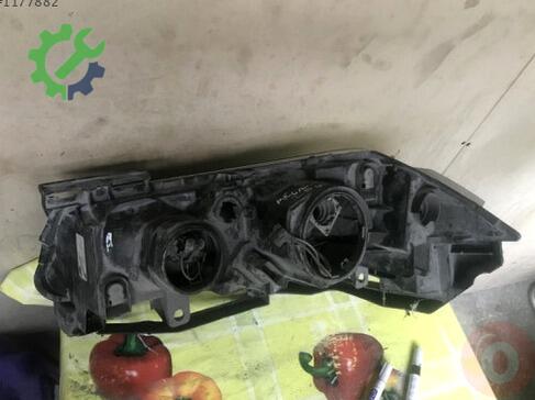 Renault Megane Sağ Ön Far çıkma parça