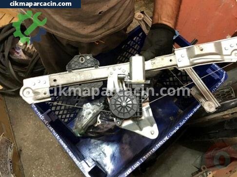 Renault Megane Sol Ön Cam Krikosu çıkma parça