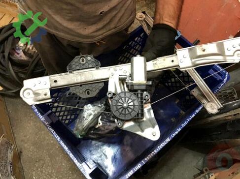 Renault Megane Sol Ön Cam Krikosu çıkma parça