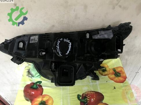 Renault Megane Sağ Ön Far çıkma parça
