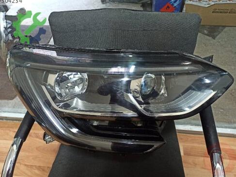 Renault Megane Sağ Ön Far çıkma parça