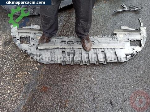 Renault Megane Ön Tampon çıkma parça