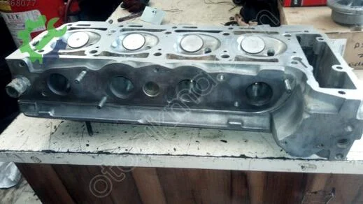 Mercedes-Benz 300 Silindir Kapağı çıkma parça