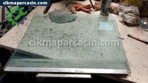 MERCEDES 1988 126 BALİNA KASA SAĞ ARKA KAPI CAMI