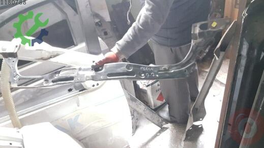 Mercedes-Benz 190 Ön Panel çıkma parça