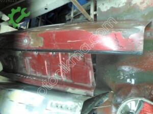 MİTSUBUSHİ GALANT 1990 MODEL KIRMIZI BAGAJ KAPAK