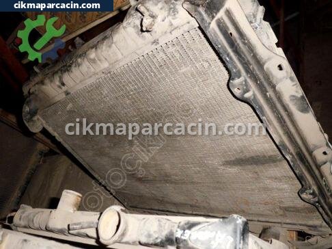 Mitsubishi L200 Su Radyatörü çıkma parça