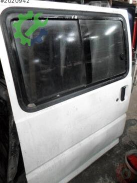 Mitsubishi L300 Sağ Sürgülü Kapı çıkma parça