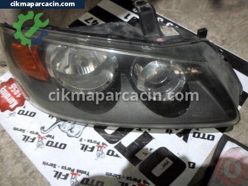Nissan Almera Sağ Ön Far çıkma parça