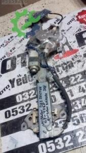 NİSSAN D23 SKYSTAR  2005 YD25 SAĞ ÖN CAM KRİKOSU