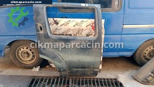 Nissan Pathfinder Sağ Arka Kapı çıkma parça