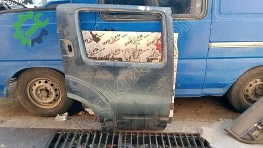 Nissan Pathfinder Sağ Arka Kapı çıkma parça