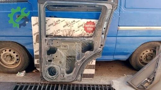 Nissan Pathfinder Sağ Arka Kapı çıkma parça