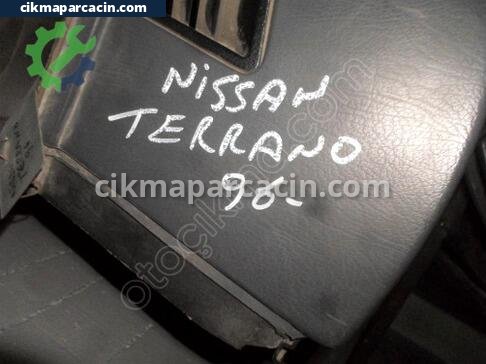 Nissan Terrano Göğüs çıkma parça